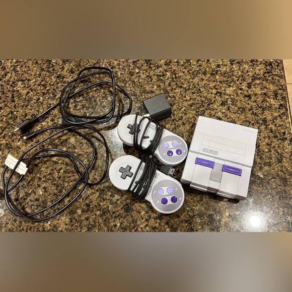 Super Nintendo Entertainment System - Picture 3 of 6